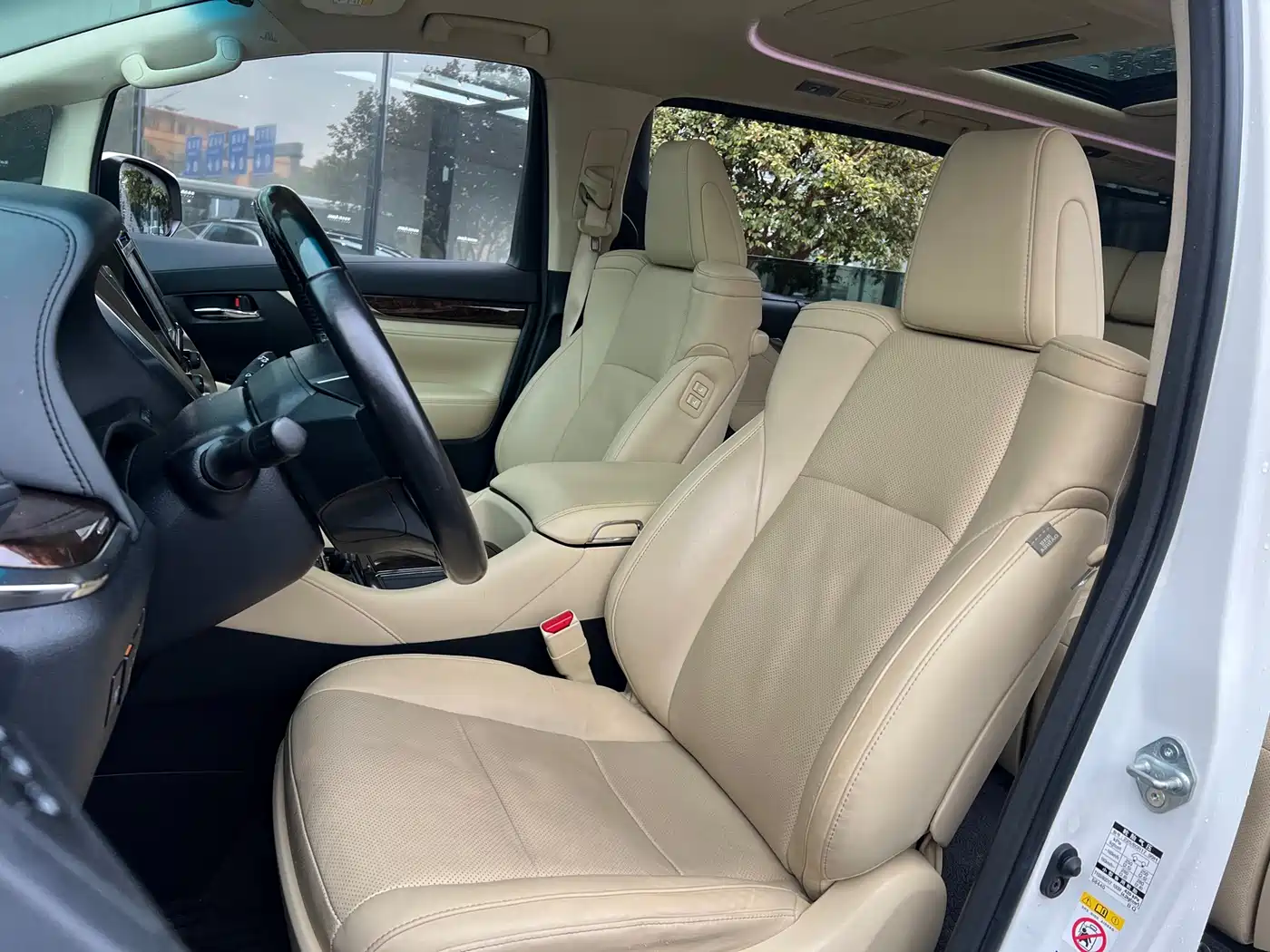 Toyota Alphard 2019 Hybrid 2.5L Luxury фото 6