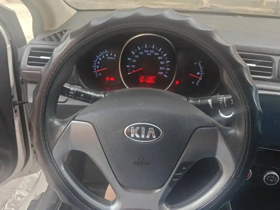 Kia K2 2017 2015 Sedan 1.4L AT GLS