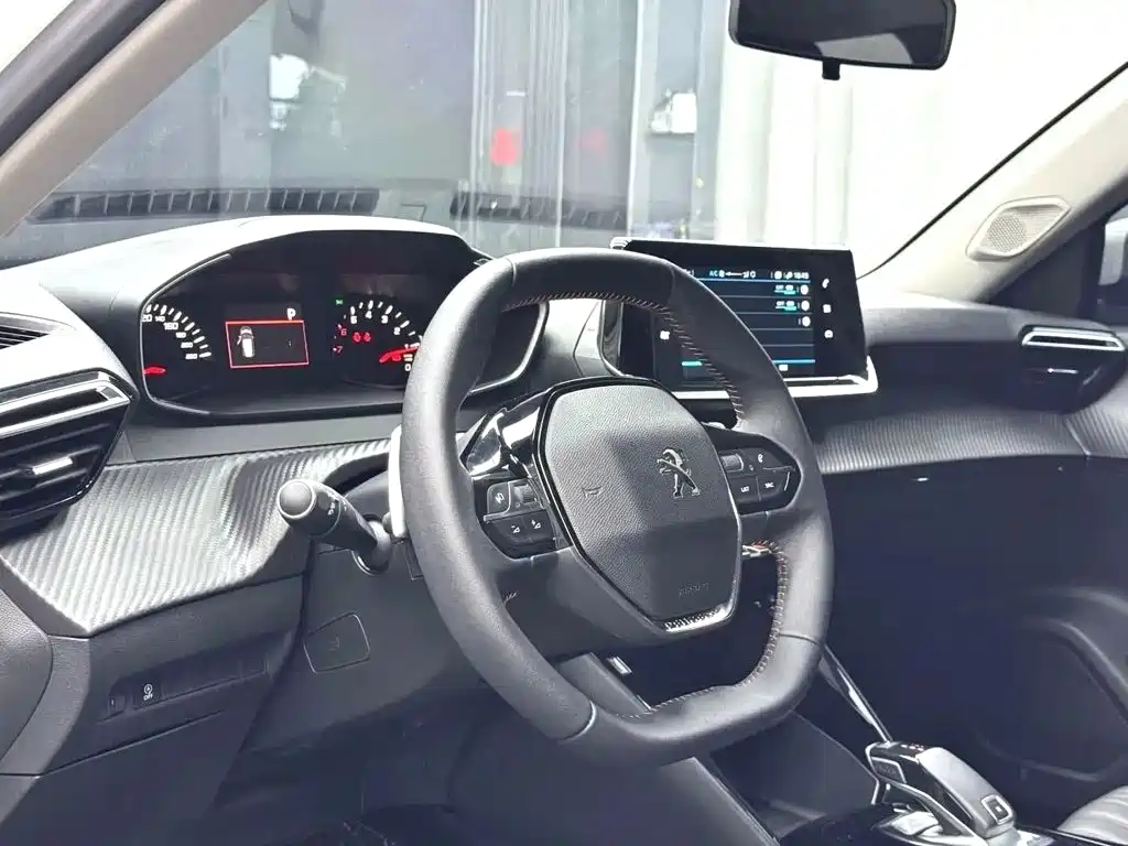 صورة 5 - Peugeot 2008