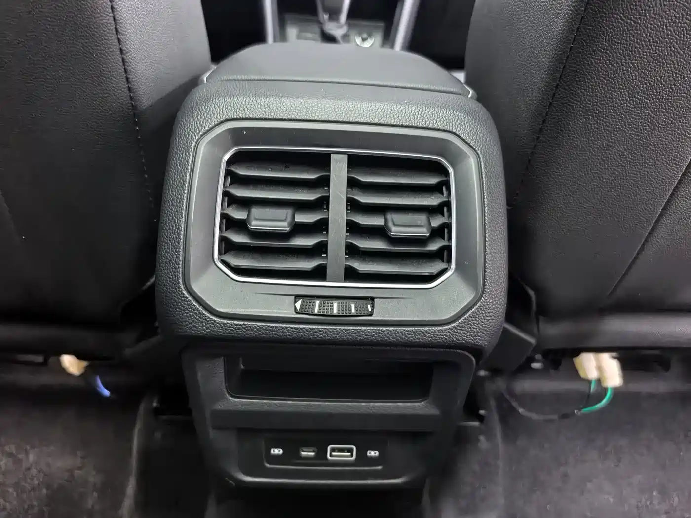 Фото 10 - Volkswagen Tiguan L