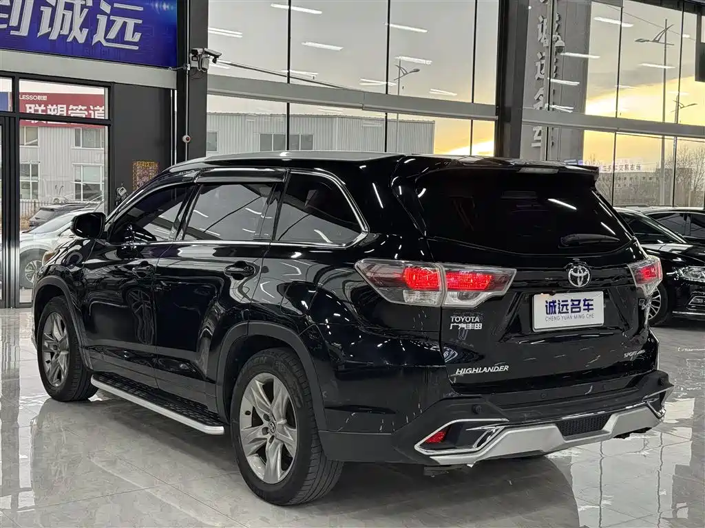 TOYOTA HIGHLANDER