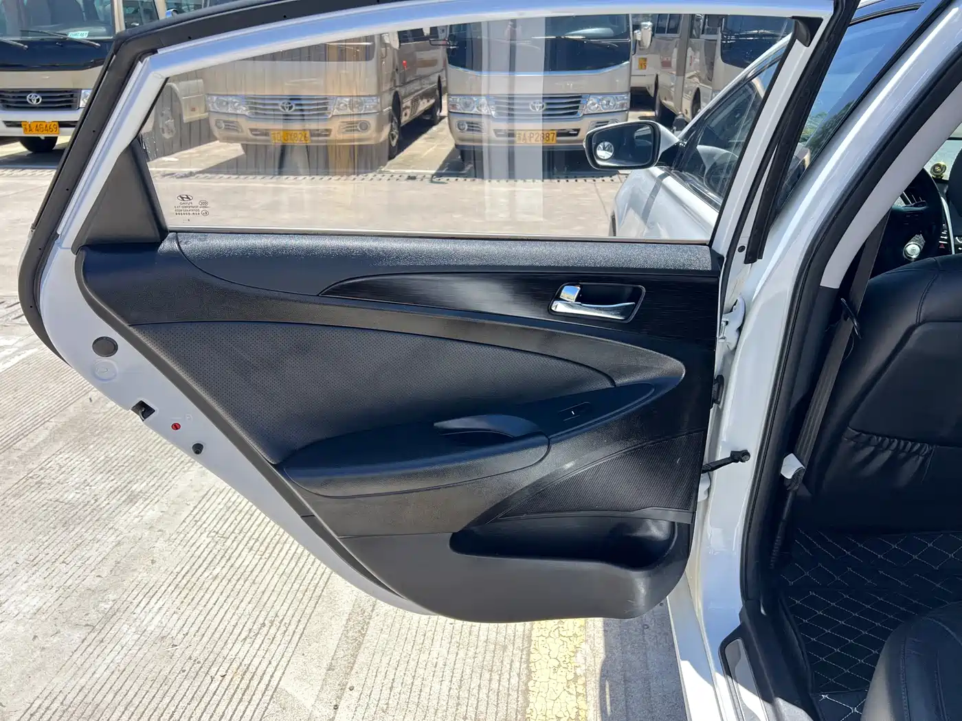 Hyundai Sonata 2013 2.0L Automatic Supreme Edition фото 12