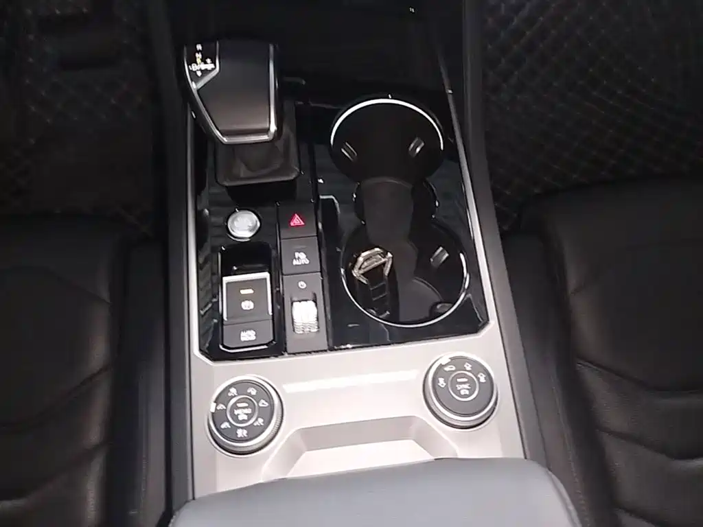 Фото 14 - Volkswagen Touareg