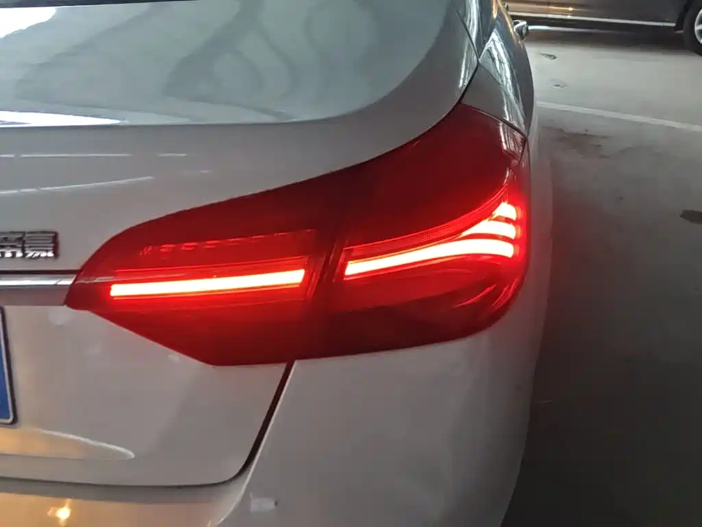 Фото 8 - Geely Emgrand