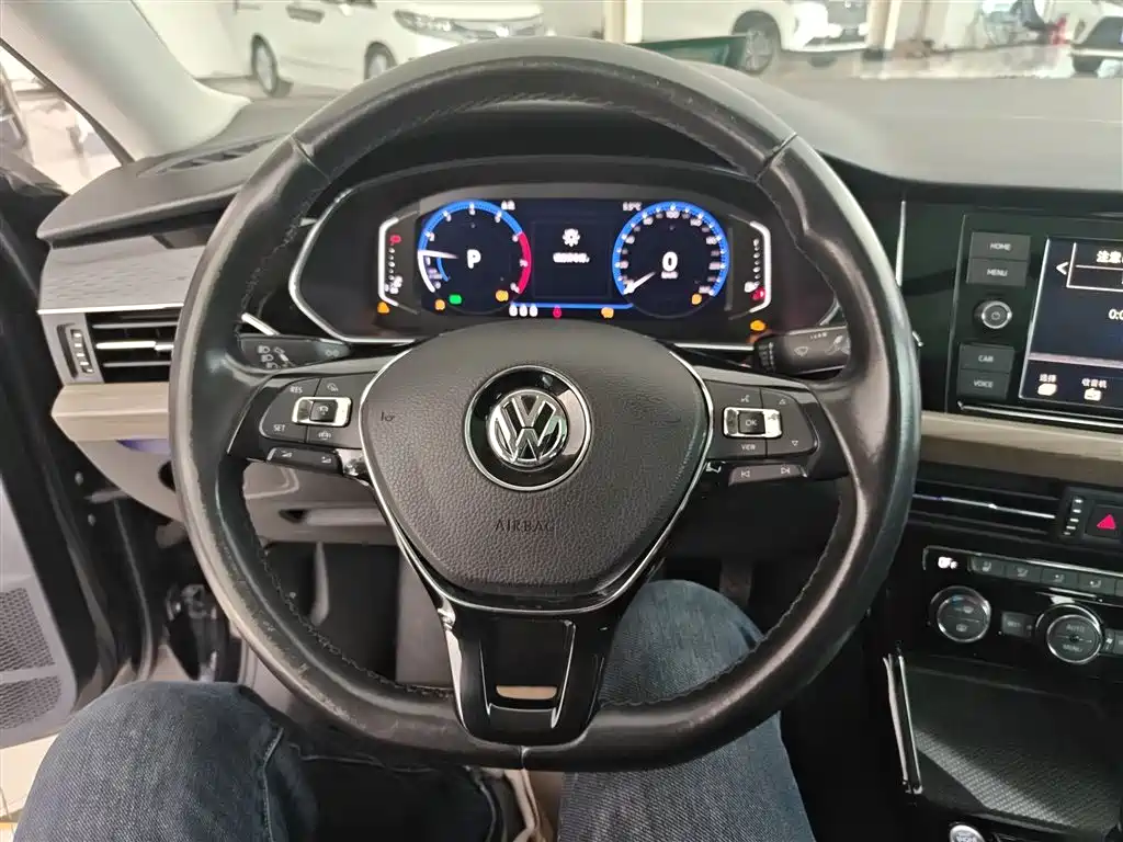 Volkswagen Passat 2019 330TSI Luxury Edition China VI фото 11