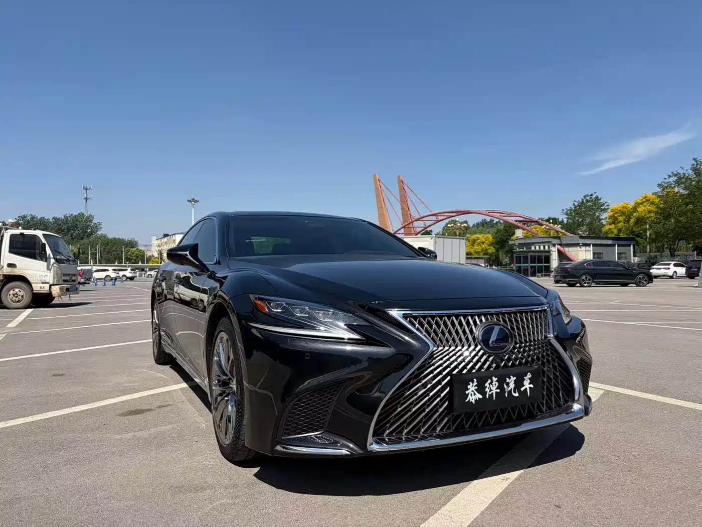 Lexus LS 2018 500h Executive Edition China V фото 2