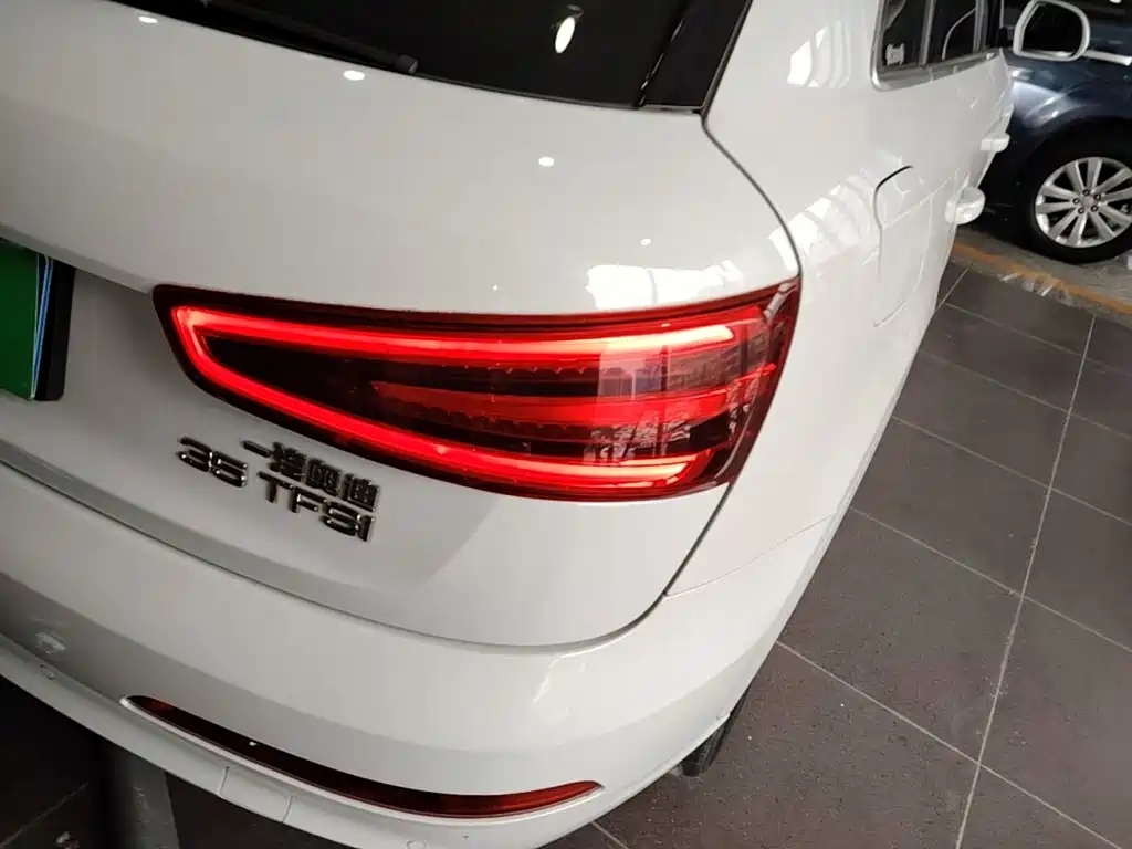 Фото 8 - Audi Q3