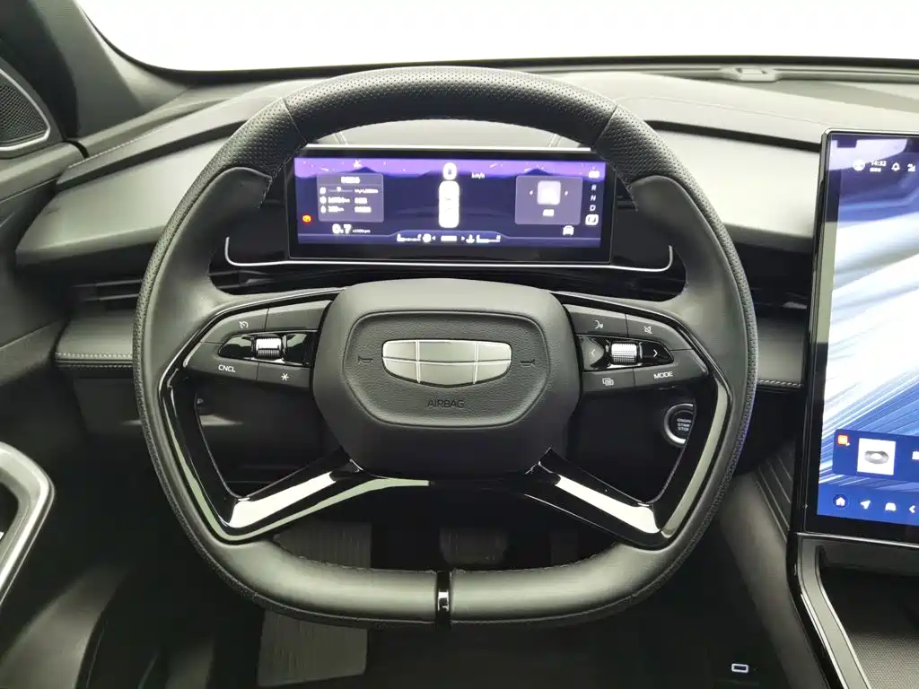 Фото 11 - Geely Atlas