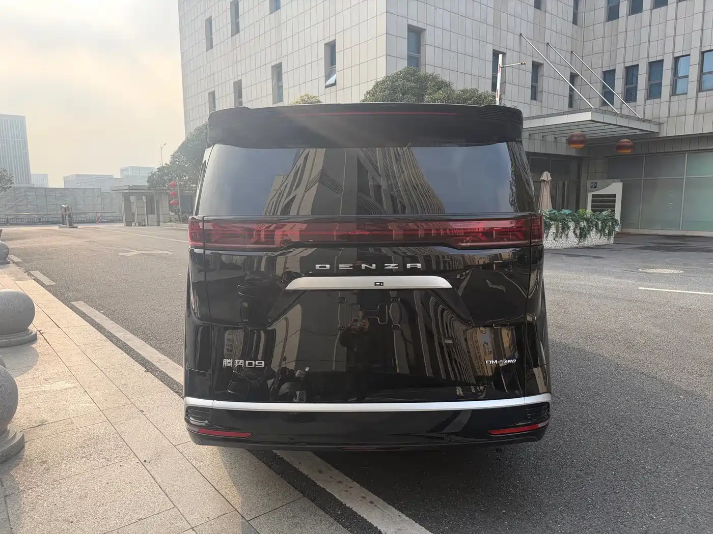 Denza D9 2024 DM-i 980 AWD Prestige фото 6
