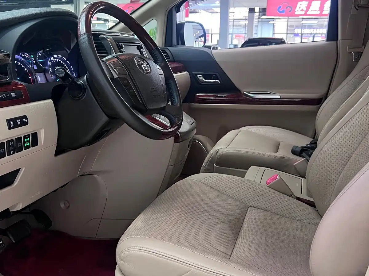 Photo 11 - Toyota Alphard