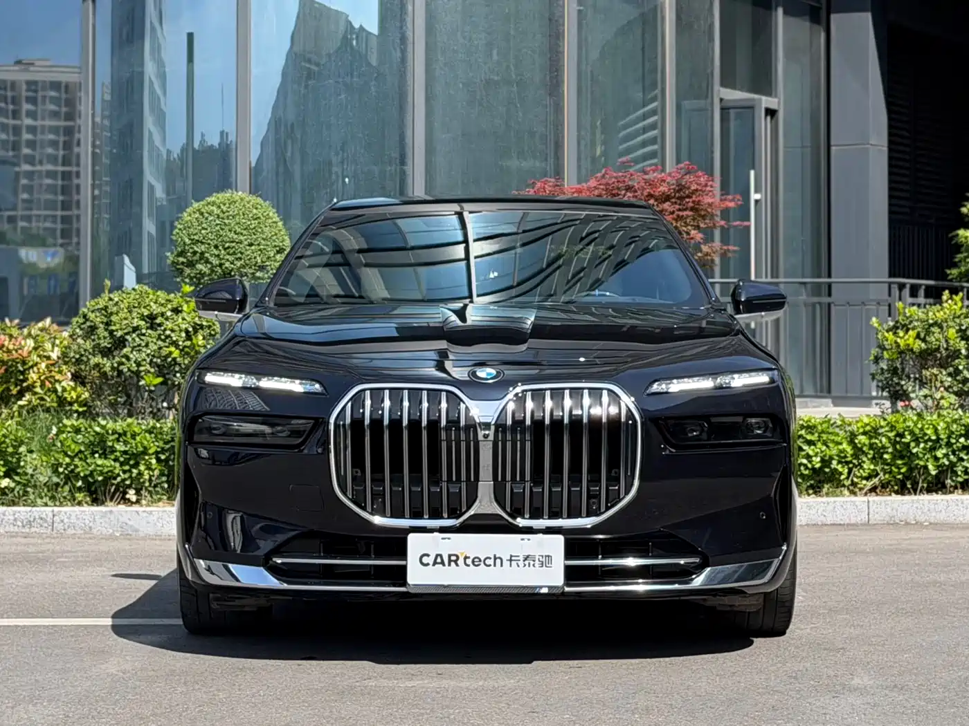 BMW 7 Series 2023 740Li Exclusive M Sport Package фото 2
