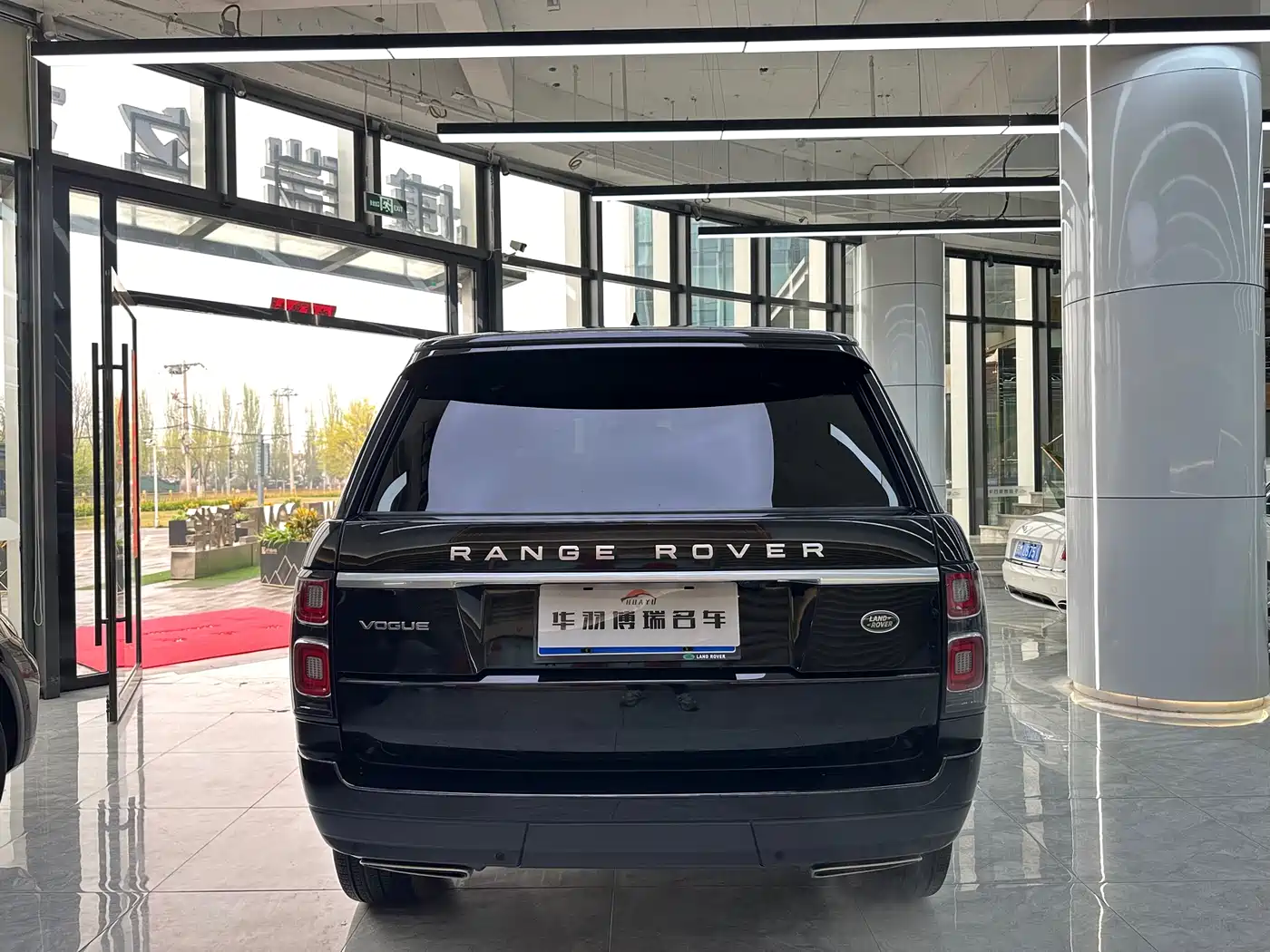 Land Rover Range Rover 2020 3.0 L6 Heritage Edition фото 21