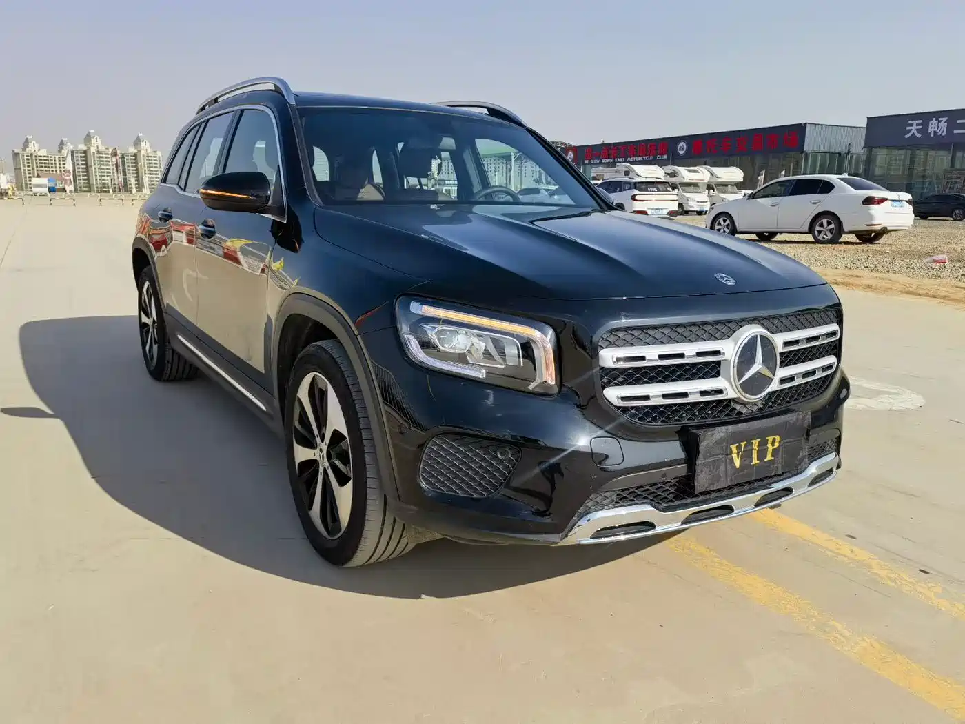 MERCEDES-BENZ GLB