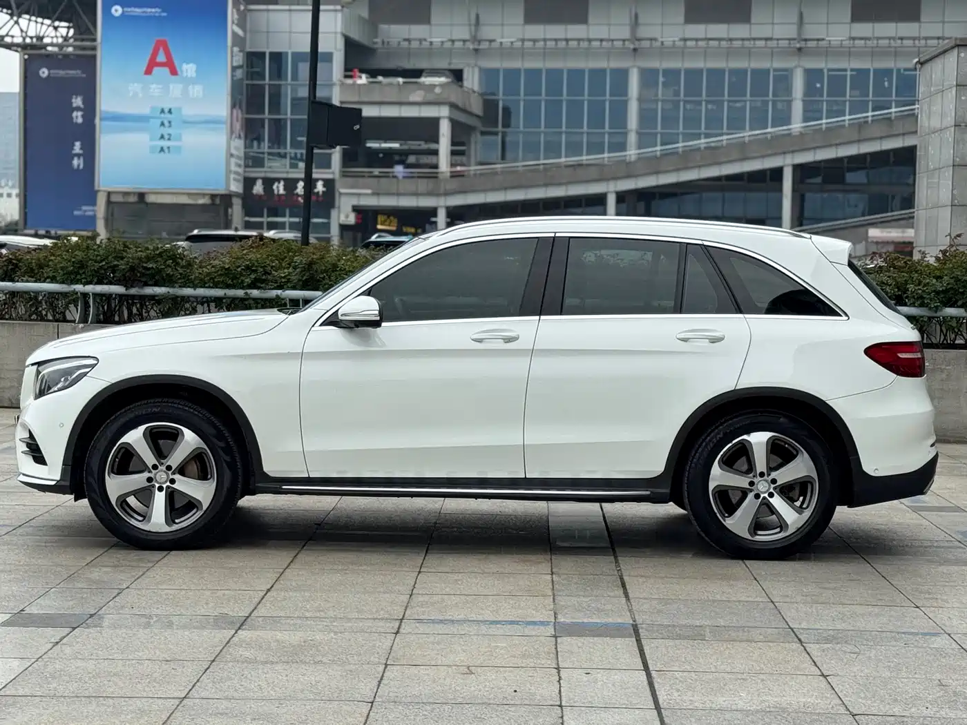 Mercedes-Benz GLC 2017 GLC 260 4MATIC Luxury фото 8
