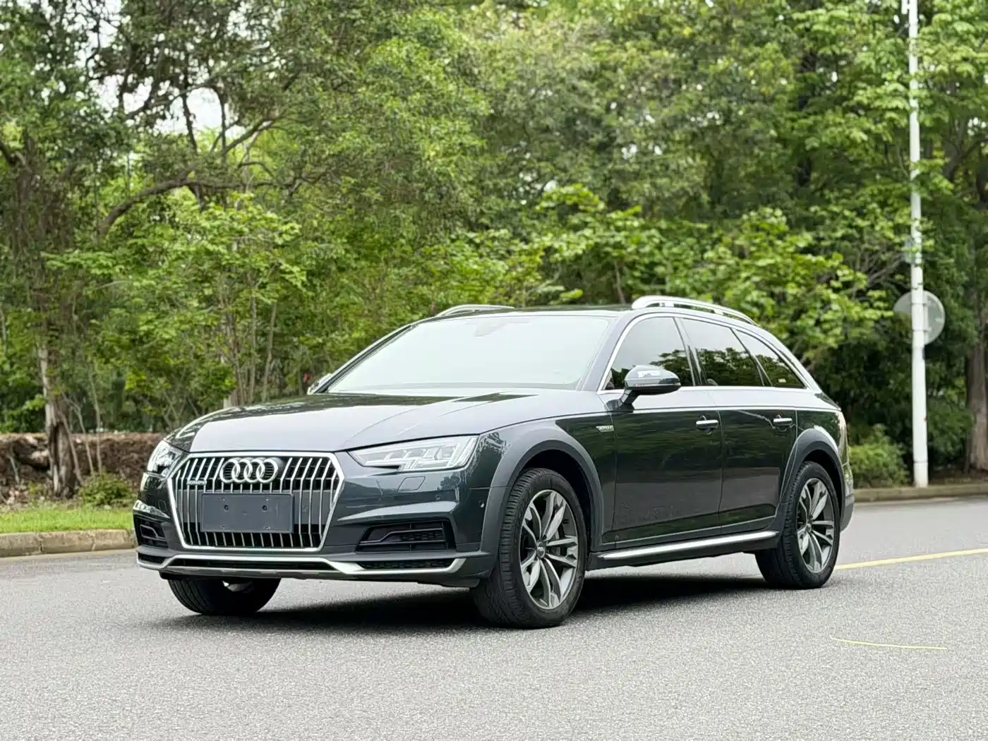 Audi A4 (Import) 2017 45 TFSI allroad quattro Sport