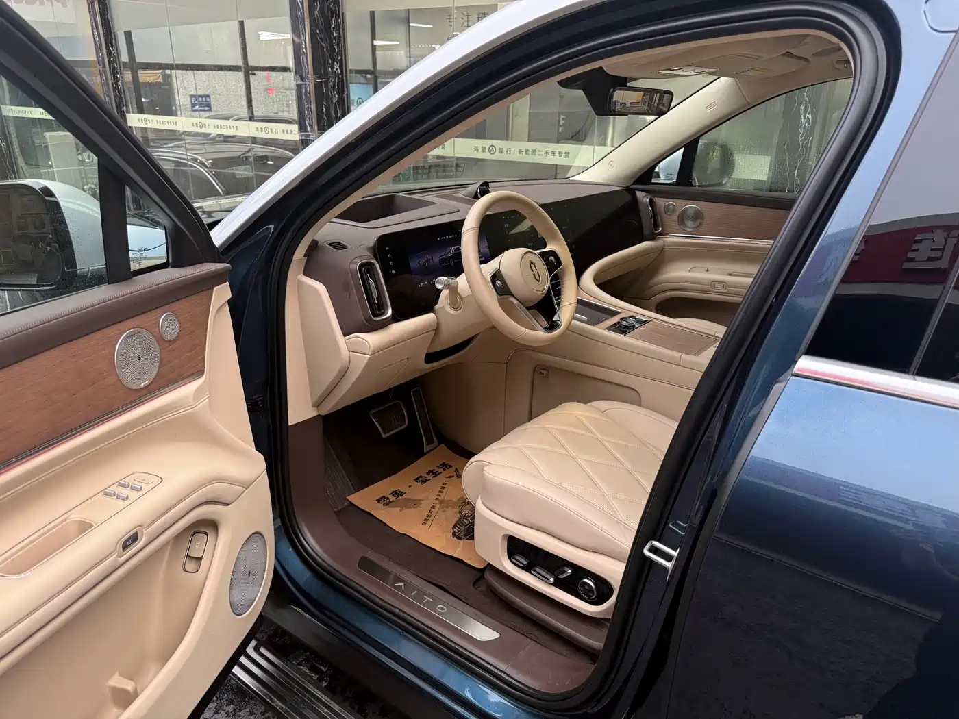 AITO Wenjie AITO M9 2025 Extended Range Ultra 52kWh 6-Seater фото 6