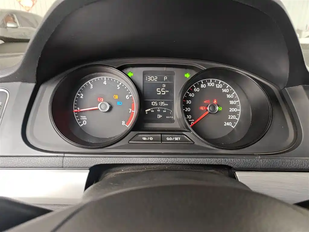 Volkswagen Lavida Tour 2015 1.6L Automatic Trend Edition фото 12