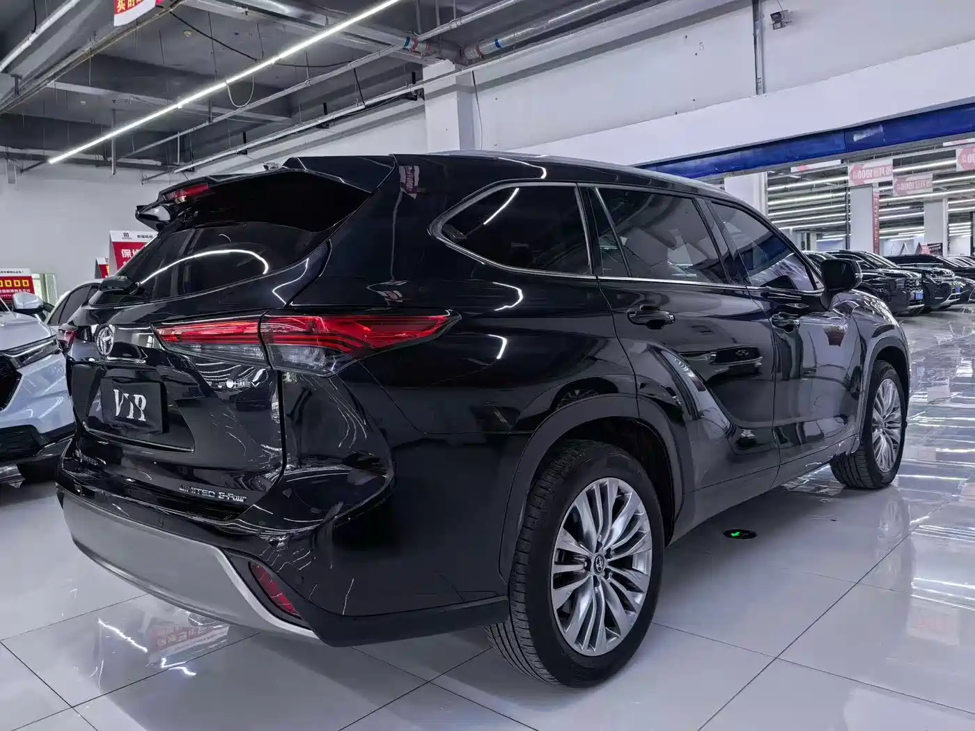 Photo 6 - Toyota Highlander
