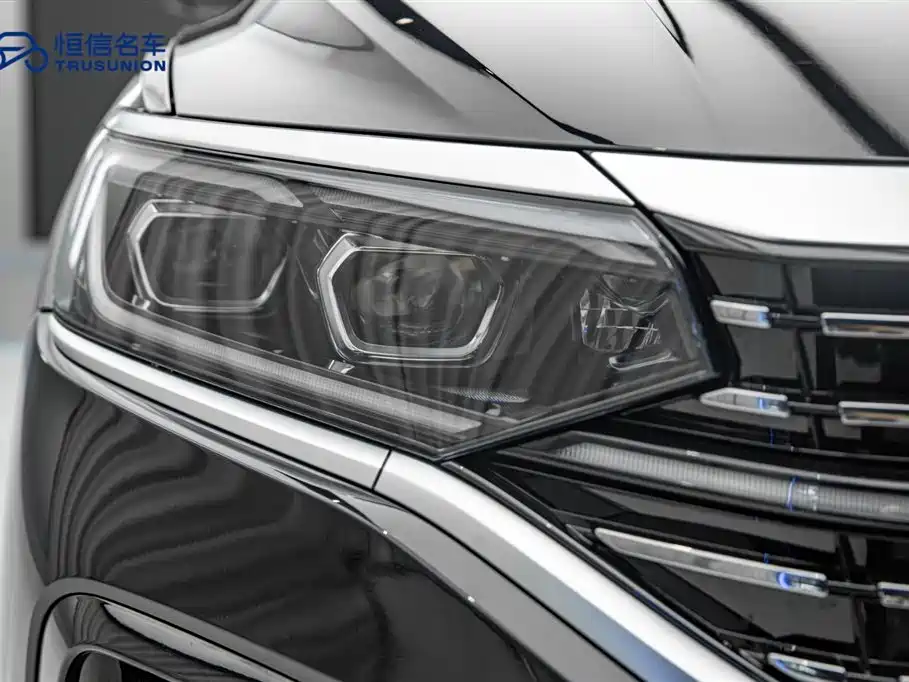 Volkswagen Passat 2024 380TSI Luxury фото 10