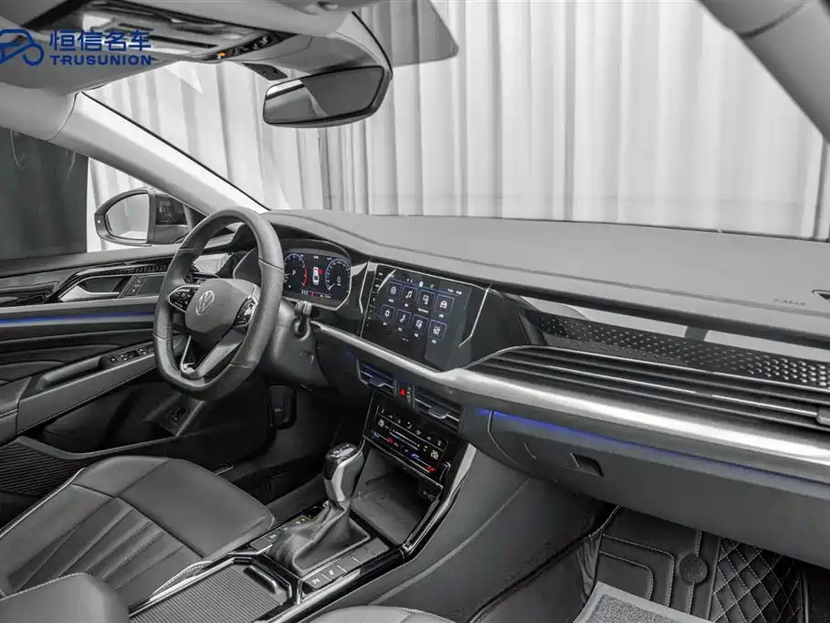 Volkswagen Passat 2024 380TSI Luxury фото 14