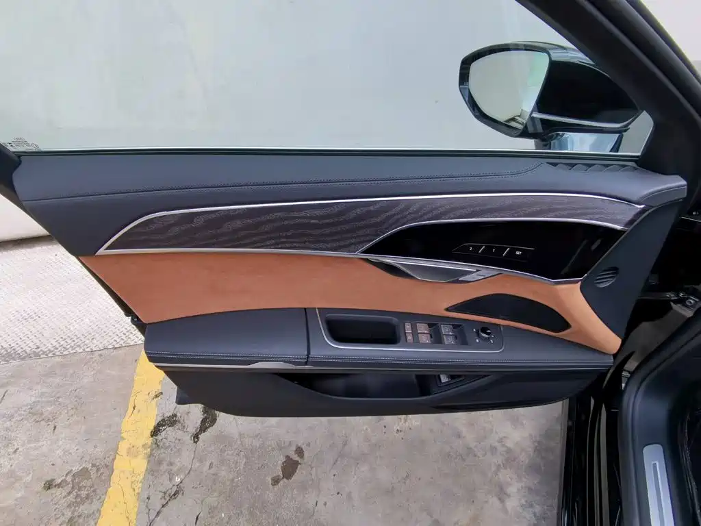 Фото 12 - Audi A8