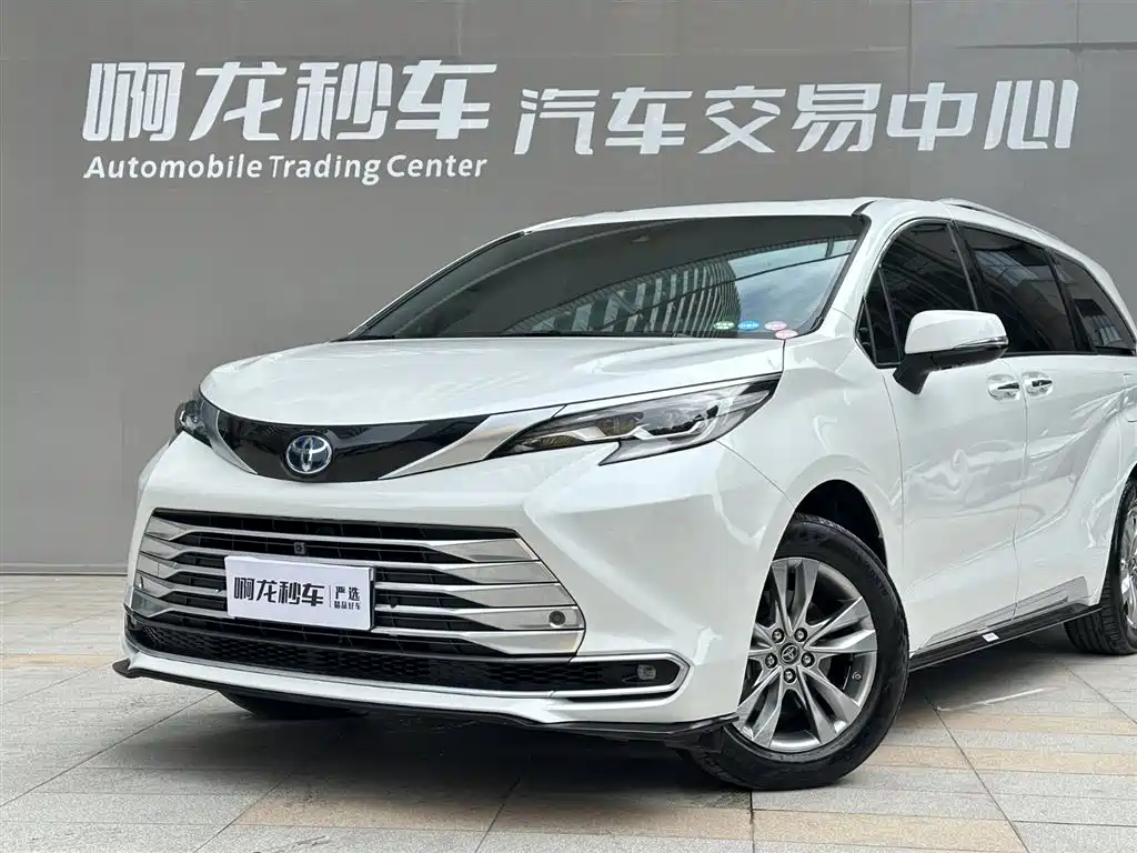 Toyota Sienna 2021 2.5L Hybrid Platinum Edition фото 3