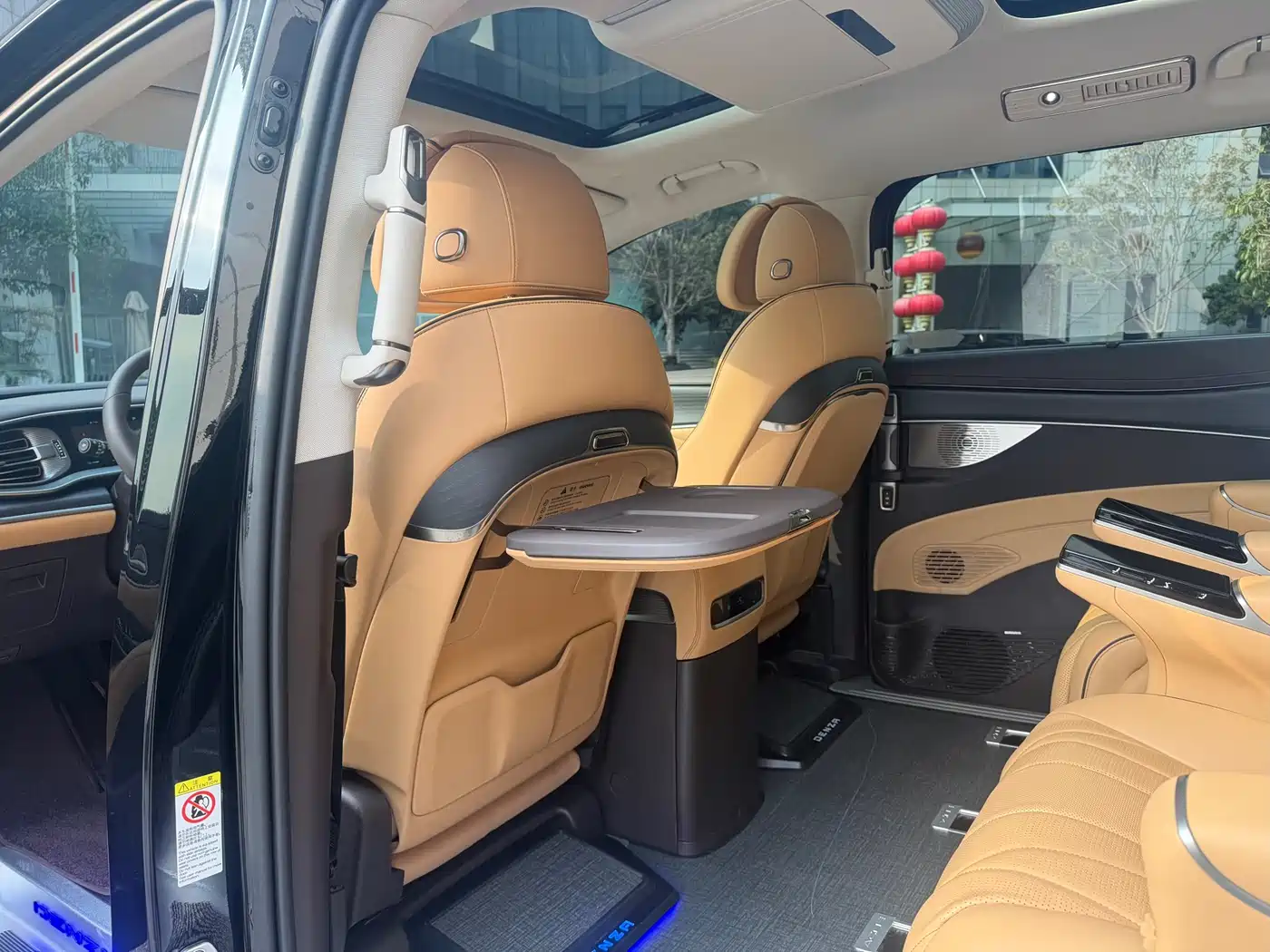 Denza D9 2024 DM-i 980 AWD Prestige фото 13