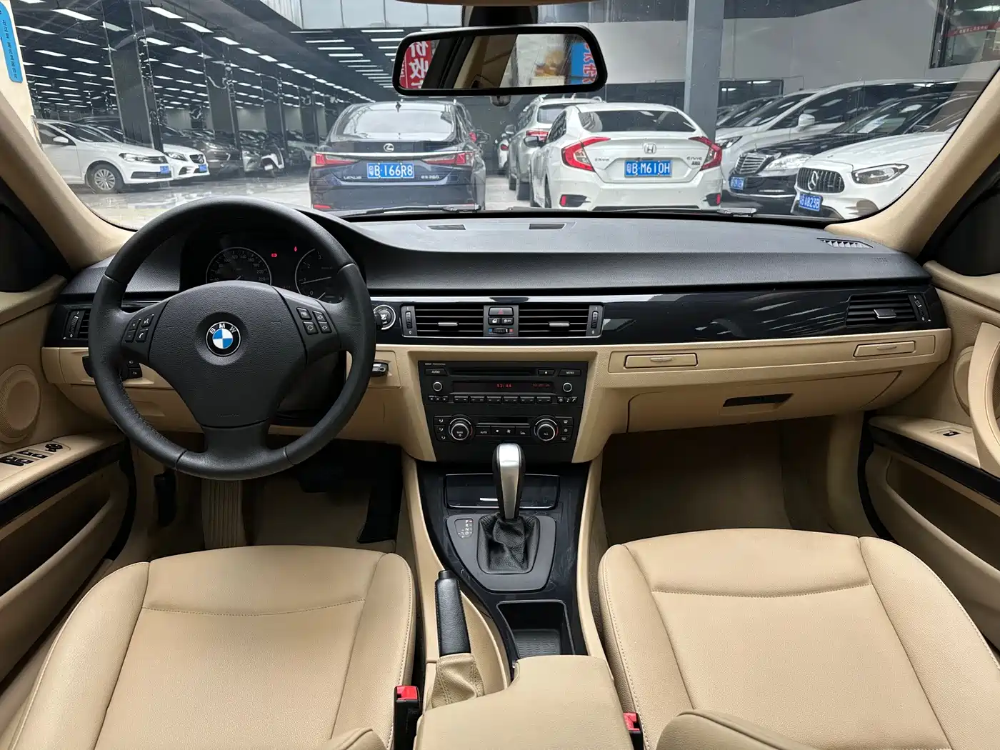BMW 3 Series (Import) 2012 318i Leading фото 10