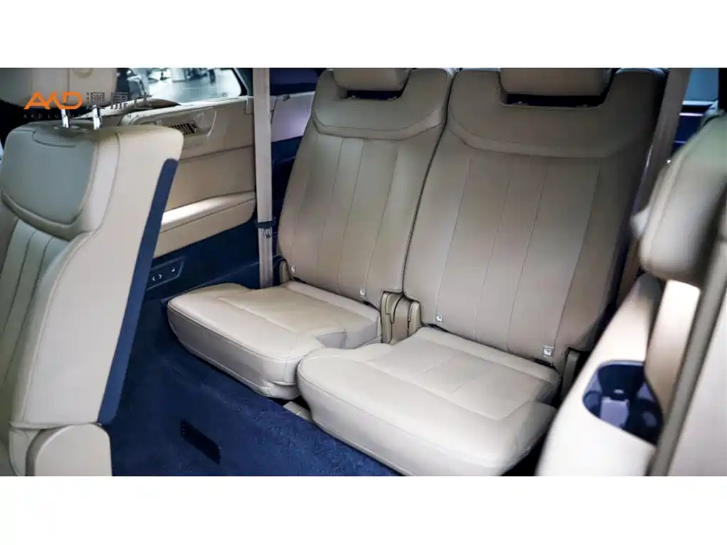 Land Rover Range Rover 2023 3.0 L6 400PS Golden Age 7-Seater Long Wheelbase фото 9