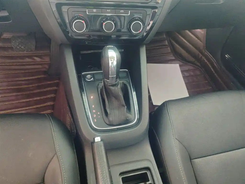 Volkswagen Sagitar 2018 280TSI DSG Spark Edition фото 14
