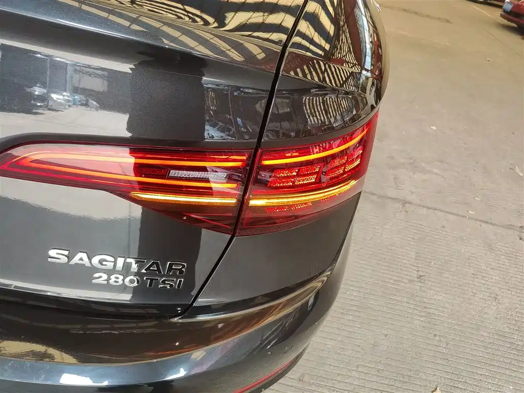 VOLKSWAGEN SAGITAR