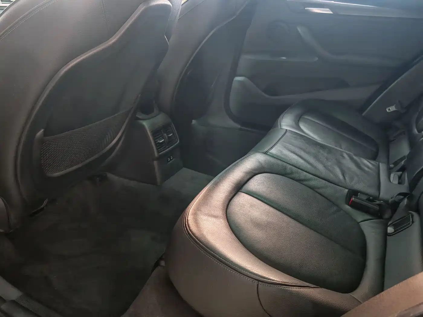 BMW X1 2019 sDrive18Li Premium Model фото 9