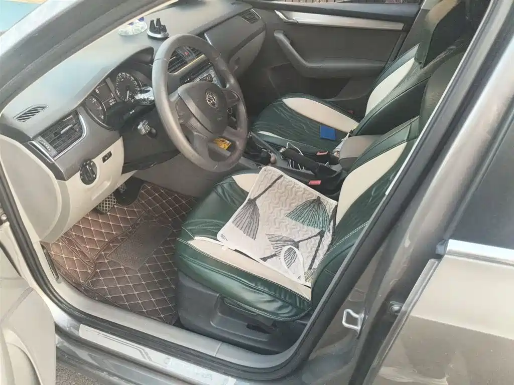 Škoda Octavia 2015 1.6L Automatic逸杰版 фото 12