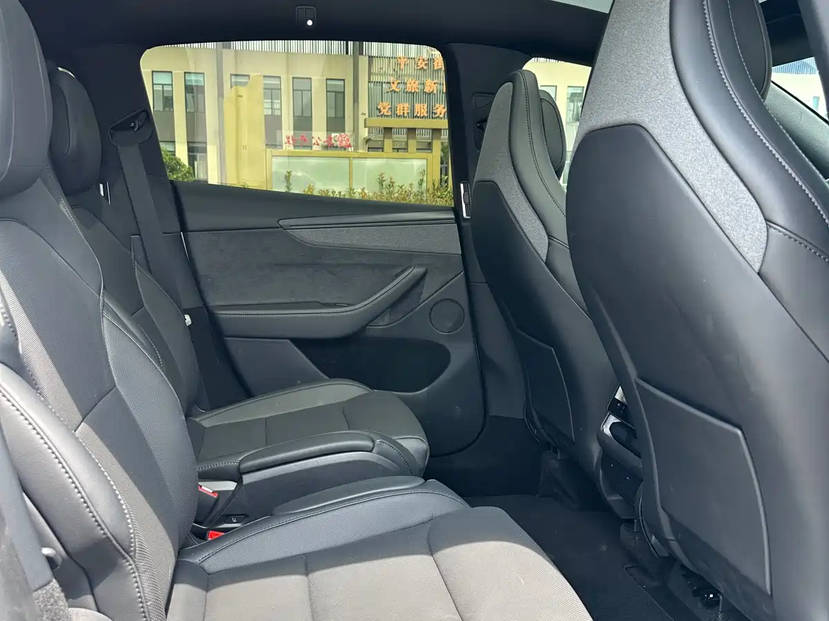 Tesla Model Y L 2026 2025 Facelift Long Range AWD