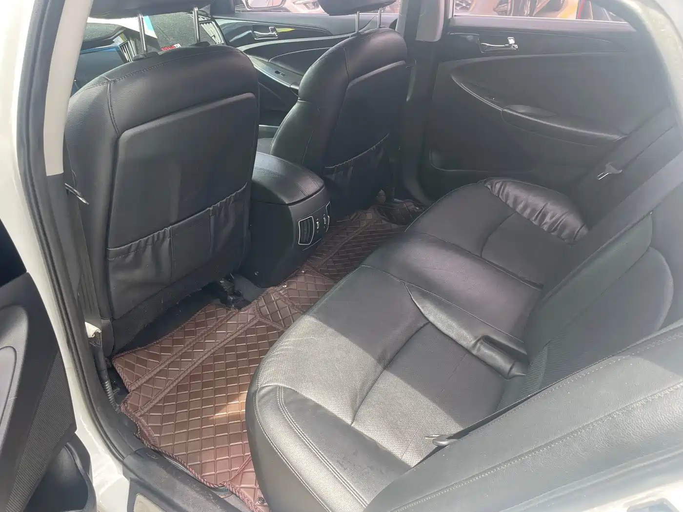 Photo 11 - Hyundai Sonata