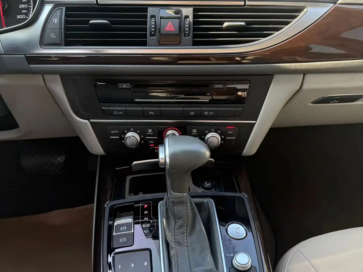Фото 8 - Audi A6L