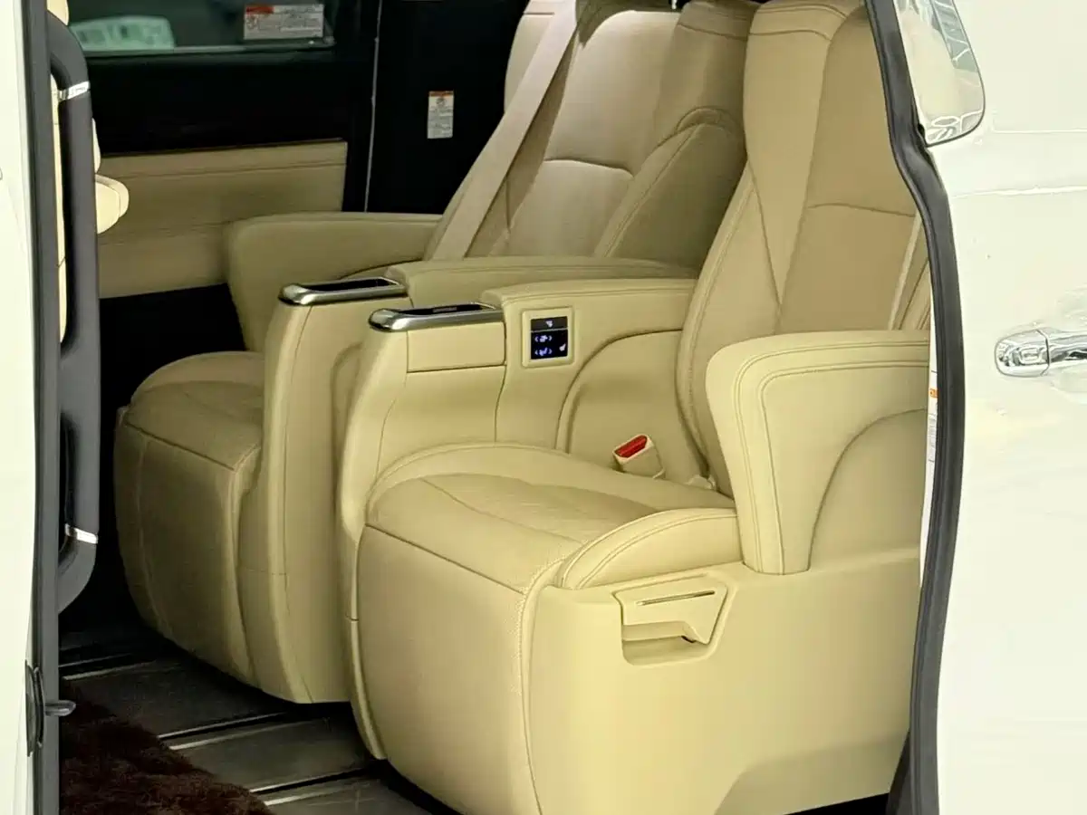 Toyota Alphard 2020 Hybrid 2.5L Luxury Edition фото 4