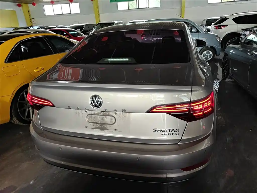 VOLKSWAGEN SAGITAR