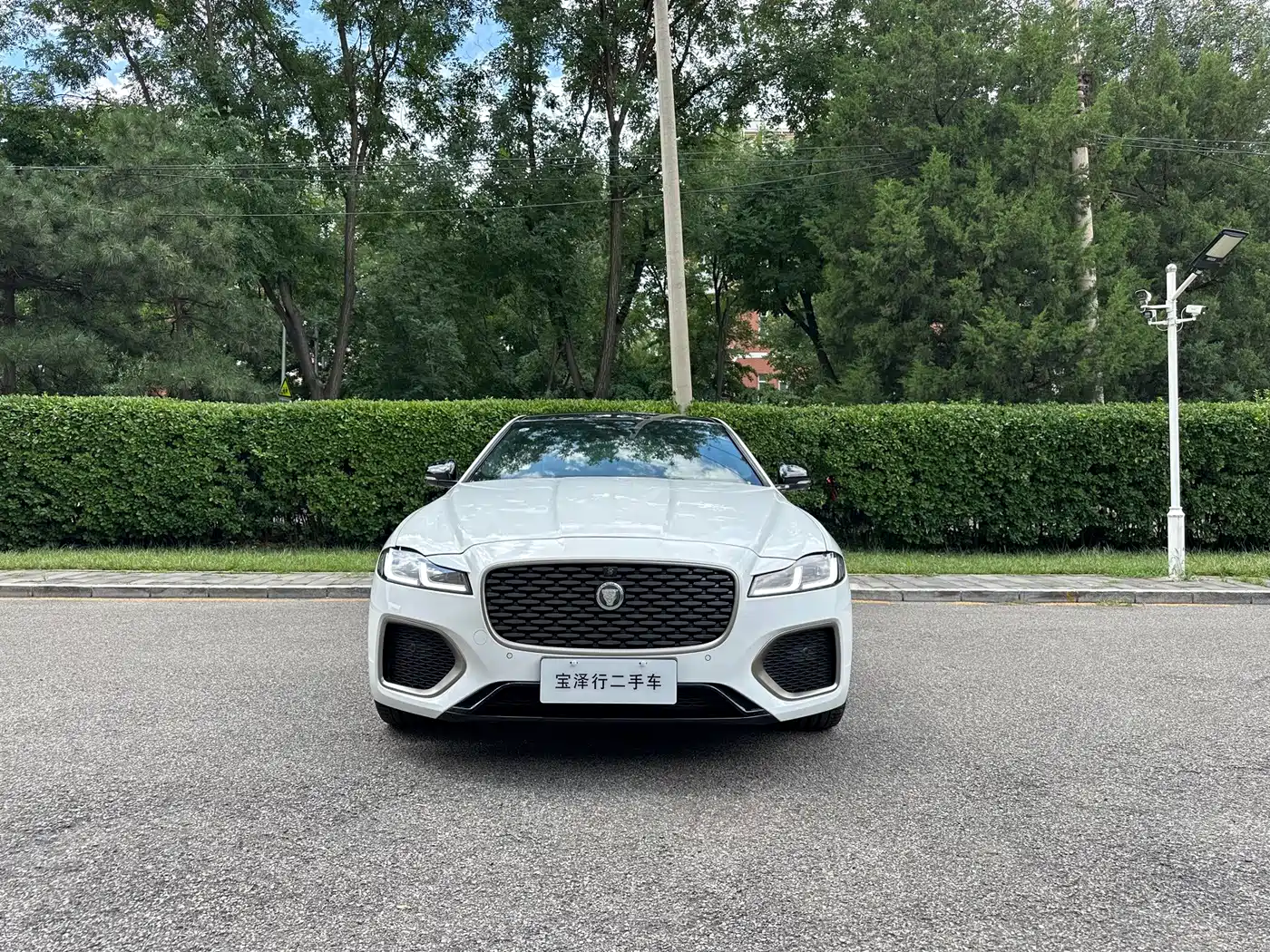 Photo 2 - Jaguar XFL