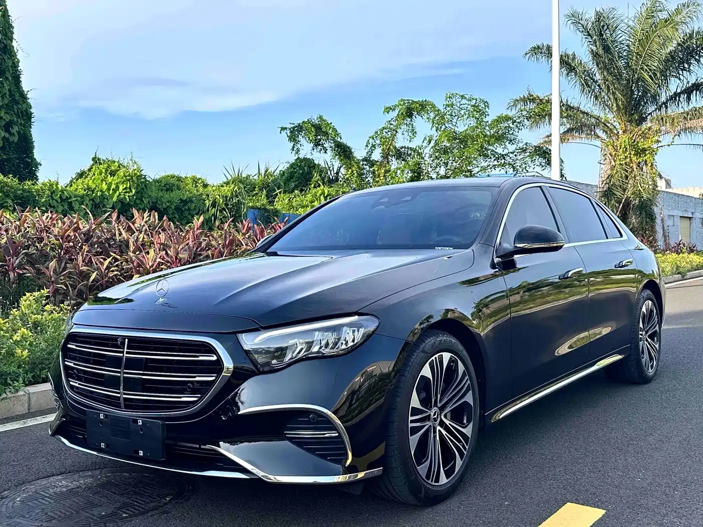 Mercedes-Benz E-Class 2026 E 300 L Luxury фото 2