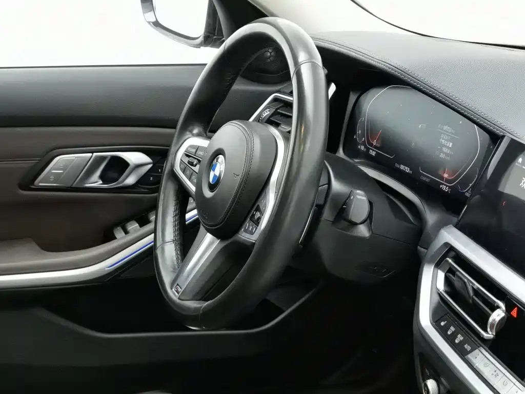 صورة 22 - BMW 3 Series