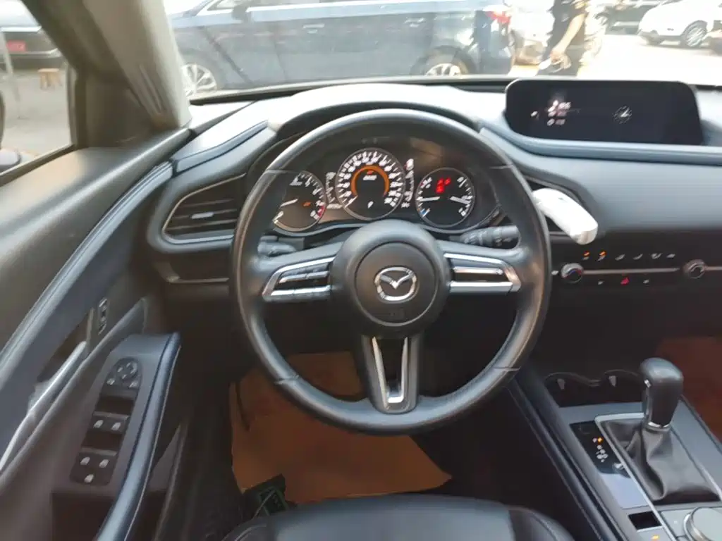 Фото 11 - Mazda CX-30