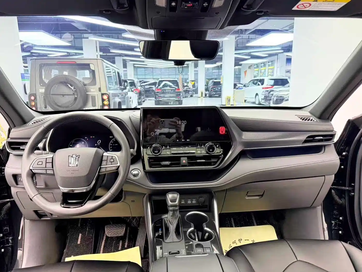 Toyota Crown Kluger 2023 2.5L HEV AWD Premium Edition фото 8