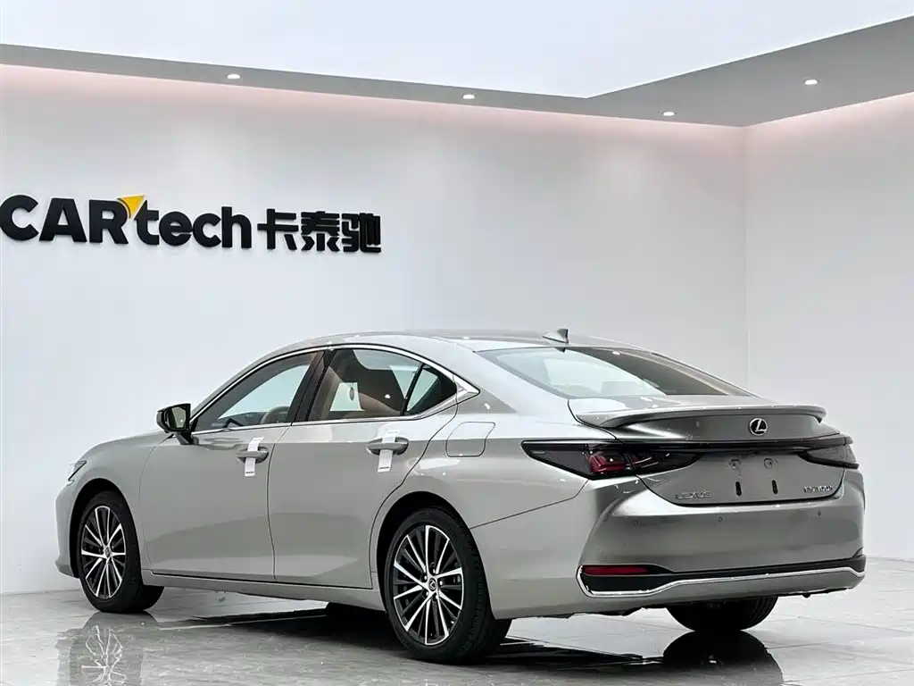 Lexus ES 2025 300h Ultimate Edition фото 3