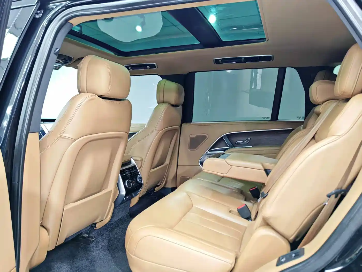 Photo 4 - Land Rover Range Rover