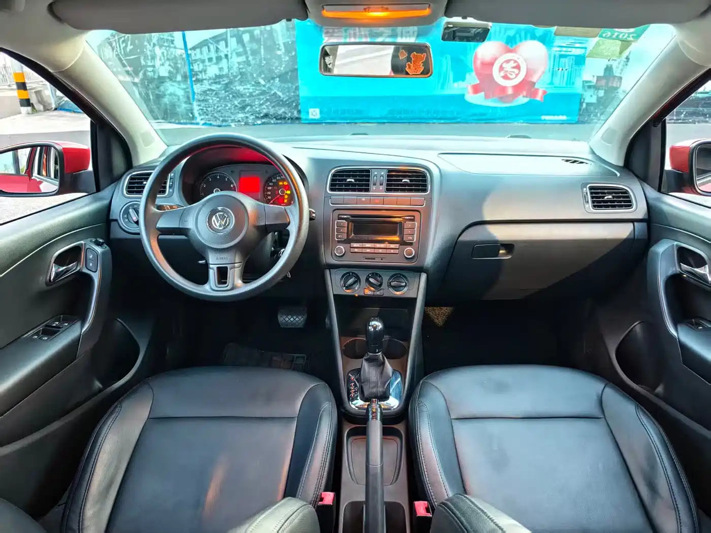 Volkswagen Polo 2013 1.6L Automatic Comfort Edition фото 8