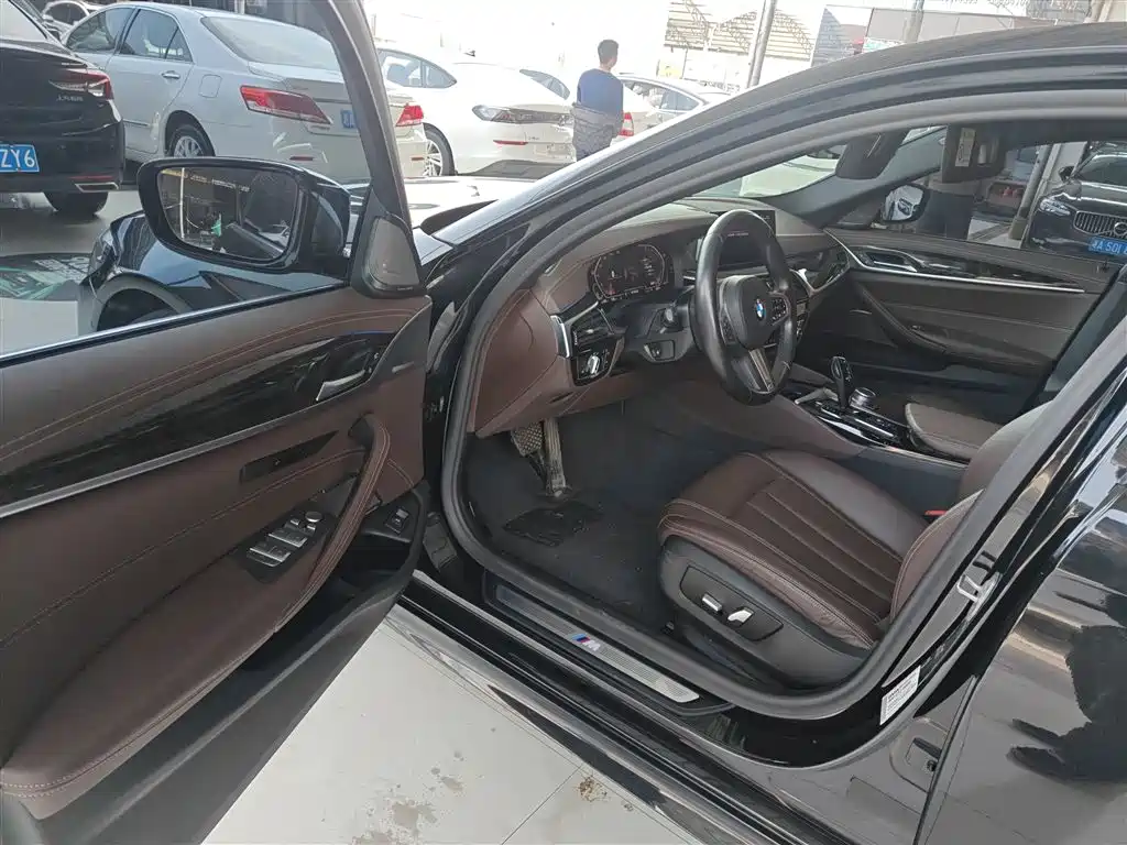 BMW 5 Series 2020 525Li M Sport Package фото 12
