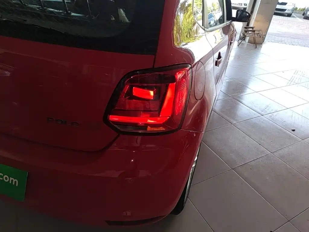 Volkswagen Polo 2014 1.6L Automatic Comfort Edition фото 8