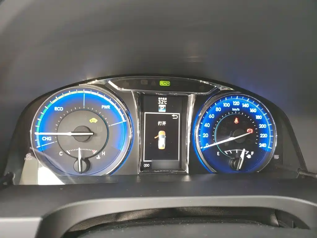 Фото 4 - Toyota Camry