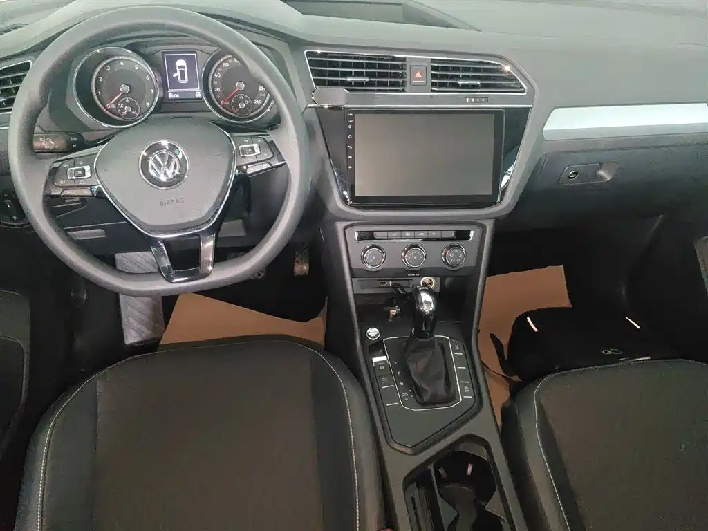 Volkswagen Tiguan L 2017 330TSI Automatic 2WD Trend Edition фото 6
